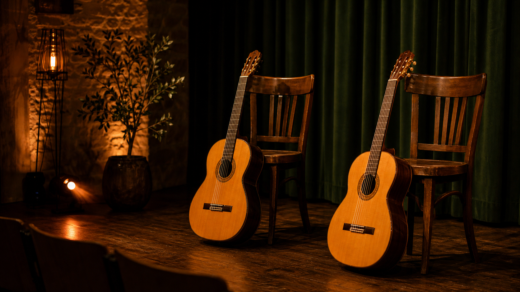 Dos guitarras preparadas sobre un escenario íntimo